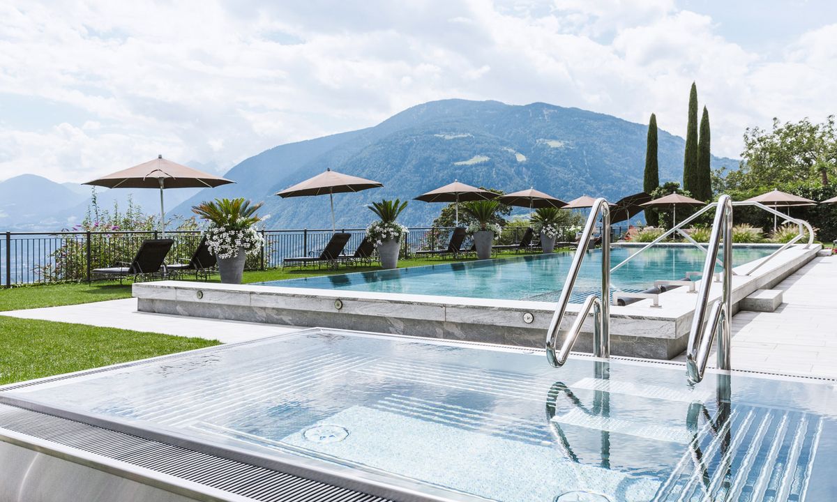 Hotel-Pool Südtirol :: Hotel mit Pool in Dorf Tirol
